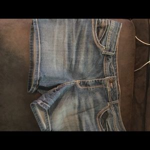 WOMEN’S JEAN SHORTS